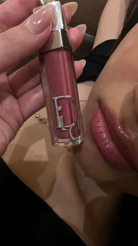 Dior Lip Maximizer Aesthetic, Dior Glitter Lipstick, Dior Lipstick Aesthetic, Dior Makeup Aesthetic, Dior Lipgloss, Makeup Products, Dior Lipstick, Expensive Makeup, Dior Lip Glow