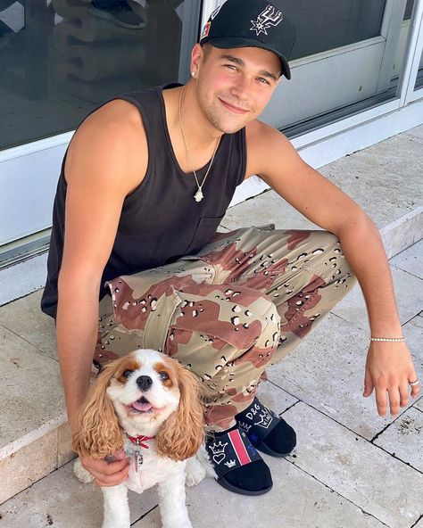 612 Likes, 32 Comments - Noele (@noele_mybelle) on Instagram: “💕🐶💘” Austin Mahone Instagram, Skater Boys, Austin Mahone, Love You Baby, Bad Boy, Male Face, Both Sides, Male Models, Baby Love