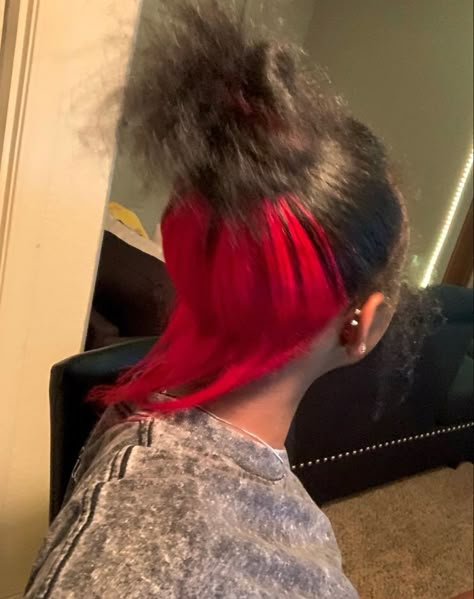 Follow me for more !! Red Peekaboo Hair Black Women, Red Skunk Stripe Hair Black Women, Red Skunk Stripe Hair, Red Skunk Stripe, Underdye Hair, Peekaboo Hair Colors, Hair Stripes, Skunk Stripe, Girl Hair Colors