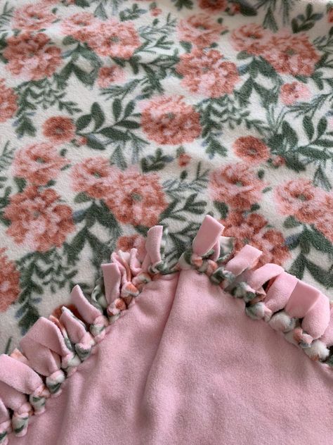 Excited to share this item from my #etsy shop: Floral fleece no sew blanket, Child no sew fleece blanket, Flower blanket, Christmas gift, cozy gift, trending now #housewares #bedroom #bedding #christmas #fleece #luxuriousfloral #floralblanket #floralnosew Tie Blanket Aesthetic, Tye Blankets Ideas, Blanket Ideas Sewing, Tie Knot Blanket Ideas, Tie Blankets Fleece Ideas, Knot Blanket Fleece, Tie Blanket Ideas, Tie Blankets Fleece, Tye Blankets