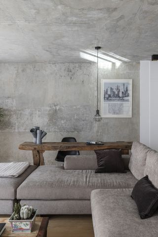 Brutalist Room, Brutalist Apartment, Modern Parisian Decor, Raw Wall, Brutalist Home, Brutalism Interior, Large Glass Windows, Brutalist Interior, Light Oak Floors