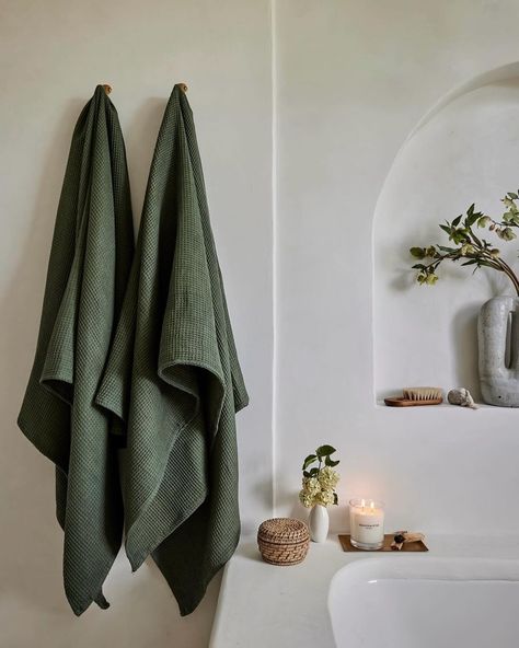 @bed.threads recently shot their new product colorways in our home, and the photos they’ve shared so far are beyond. This green in the tower bath though!!!! Heavenly. 😍🌿🍃 . . . 📸 creds @jennapeffley #bedthreads #bathroominspo #dreambathroom #calmbathroom #bathroomdesign #homedecor #bathroomredesign #redesign #dreamybathroom #olivebathroom Green Towels Bathroom, Neutral Bathroom Decor Ideas, Tranquil Bathroom, Neutral Bathroom Decor, Bed Threads, Holiday Living Room, Simple Bathroom Decor, Neutral Bathroom, Bathroom Decorations