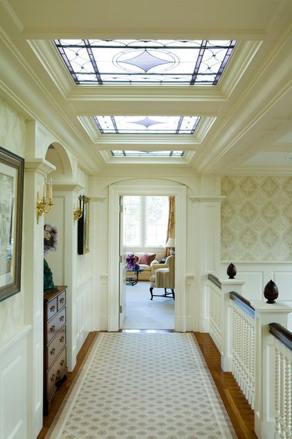 Stained glass ceiling Victorian Hall, Victorian Hallway, Design Hall, Stained Glass Decor, Casas Coloniales, Modern Houses Interior, Hall Design, Stained Glass Designs, Entry Hall