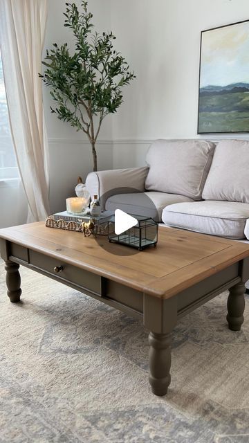 Gold Painted Coffee Table, Square Coffee Table Refinishing Ideas, Annie Sloan Coffee Table, Two Tone Coffee Table Diy, Refurbish Coffee Table, Repaint Coffee Table, Refinishing Coffee Table, Coffee Table Color Ideas, Coffee Table Painting Ideas