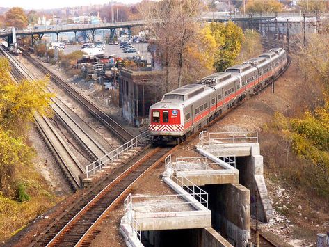 flyover Metro North Railroad, Nyc Train, Old New York, Model Railway Track Plans, Commuter Train, Train Video, Electric Train, Old Trains, New York Central