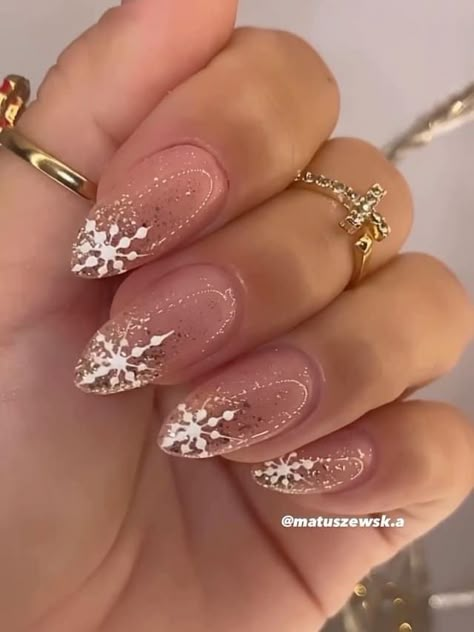 60 Cute Winter Nails to Inspire You Fake Nails Designs Simple, Gel Nails Birthday, Nye Nails 2022, Short Acrylic Nails Red, Frosty Nails, Almond Acrylic Nails Designs, Future Nails, Ballet Nails, New Years Nails