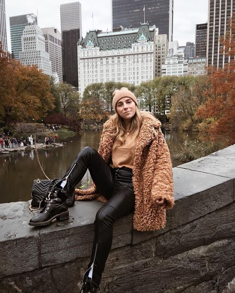 AMANDA SORENSON ✖️ NYC on Instagram: “closing out the bday weekend with a Central Park adventure. ✨ #centralpark #aasorenxnyc #sunday” New York Winter Outfit, Nyc Winter Outfits, Simple Winter Outfits, Winter Mode Outfits, Outfits Nyc, Outfits New York, Nyc Fits, Ny Outfits, Nyc Outfits