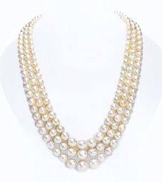 A SPECTACULAR THREE-STRAND PEARL NECKLACE Price realised USD 755,200 Estimate USD 600,000 - USD 800,000 Most Expensive Pearl, Three Strand Pearl Necklace, Pearls Jewellery, Natural Pearl Necklace, Pearl Strands Necklace, Pearl Jewelry Design, Pearls Jewelry, Pearl Jewels, Pearl Necklace Designs