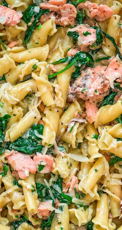 Salmon Pasta with Spinach Easy Pasta Recipe, Pasta With Spinach, Salmon Spinach, Creamy Parmesan Sauce, Healthy Salmon Recipes, Salmon Pasta, Salmon Dinner, Creamy Parmesan, Parmesan Sauce