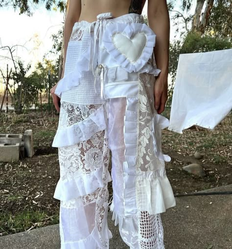 Diy Fashion Design, Upcycled Pants Ideas, White Punk Outfits, Upcycling Pants, Feminine Pants, Upcycled Pants, Flowy Outfits, Repurposed Fashion, Dreamy Fashion