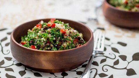 Greek Quinoa Tabbouleh Recipe Red Quinoa Recipes, Tabouli Salad Recipe, Best Quinoa Recipes, Tabbouleh Salad Recipe, Summer Lunch Recipes, Greek Quinoa, Tabouli Salad, Tabbouleh Recipe, Quinoa Tabbouleh