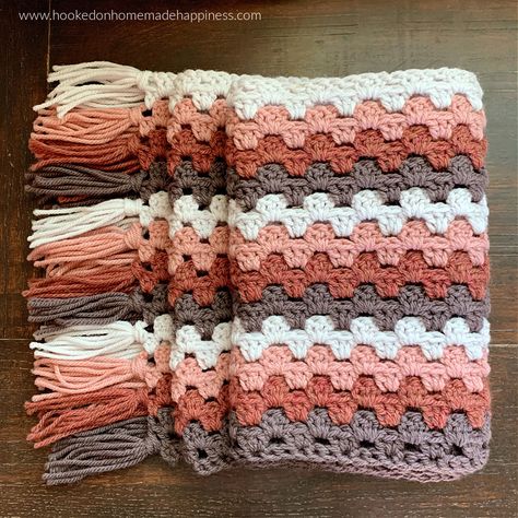 Granny Stripe Scarf Crochet Pattern - The Granny Stripe Scarf Crochet Pattern is super easy and it comes out in a super size - which I love! Granny Stripe Scarf, Stripe Scarf Pattern, Crochet Stripe Scarf, Granny Stripe Crochet, Crochet Scarf Easy, Granny Stripe, Crochet Scarf Patterns, شال كروشيه, Crochet Project Ideas