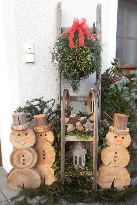 Homemade Christmas Wreaths, Christmas Stairs Decorations, Cork Christmas Trees, Christmas Stairs, Vintage Sled, Wooden Snowmen, Wooden Snowman, Wooden Christmas Decorations, Hanging Christmas Tree