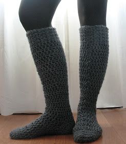 Ball Hank n' Skein: Knee-High Boot Socks! Sock Crochet, Crocheted Socks, Crochet Boot Socks, Toe Up Socks, Chunky Socks, Crochet Boot Cuffs, Crochet Socks Pattern, Barefoot Sandal, Crochet Boots