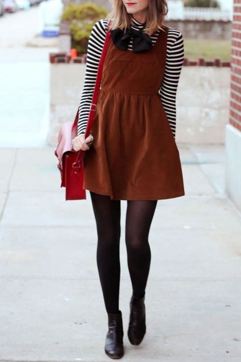 Winter Dress Ideas, Corduroy Dress Outfit, Brown Corduroy Dress, Pinafore Dress Outfit, Pinafore Outfit, Jumper Outfits, Maxi Dress Outfit Fall, Nyc Vintage, Corduroy Pinafore Dress