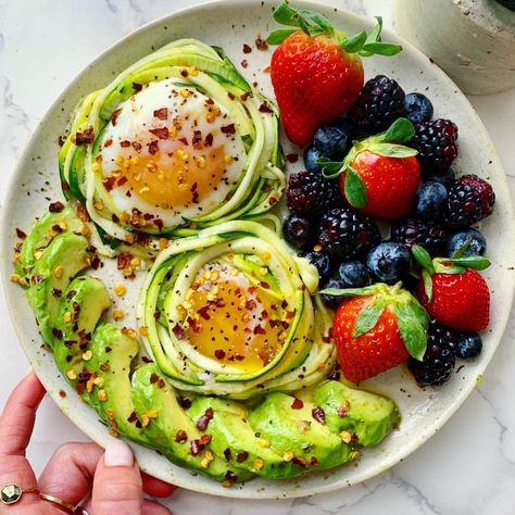 Marian (@adventures_of_a_celiac_in_nyc) • Instagram photos and videos Kito Dite, Zucchini Egg, Sliced Avocado, Spiralized Zucchini, Egg Nest, Keto Diet Food List, Keto Diet Meal Plan, Mixed Berries, Keto Diet For Beginners