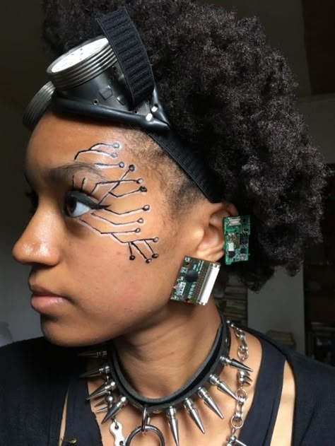 Cyberpunk Eyeliner, Robot Makeup Look, Diy Cyberpunk, Robot Makeup, Cyberpunk Makeup, Cyberpunk Costume, Futuristic Makeup, Cyberpunk Outfit, Makeup Tumblr