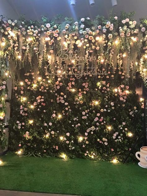 Fairy Lights Sweet 16, Quince Decorations Fairytale, Quince Picture Backdrop, Floral Garden Quinceañera, Enchanted Forest Theme Photo Backdrop, Enchanted Forest Backdrop Photo Booths, Quinceanera Themes Outdoors, Garden Wall Wedding Backdrop Ideas, Photo Backdrop Quinceanera