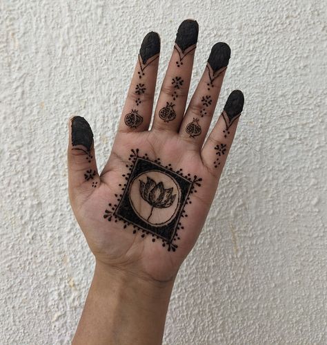 follow me on Instagram: anusha__manjunath Minimalistic Henna, Mehandi Simple, Abstract Henna, Simple Henna Art, Small Henna Designs, Indian Henna Designs, Cute Henna Tattoos, Henna Style Tattoos, Eid Mehndi