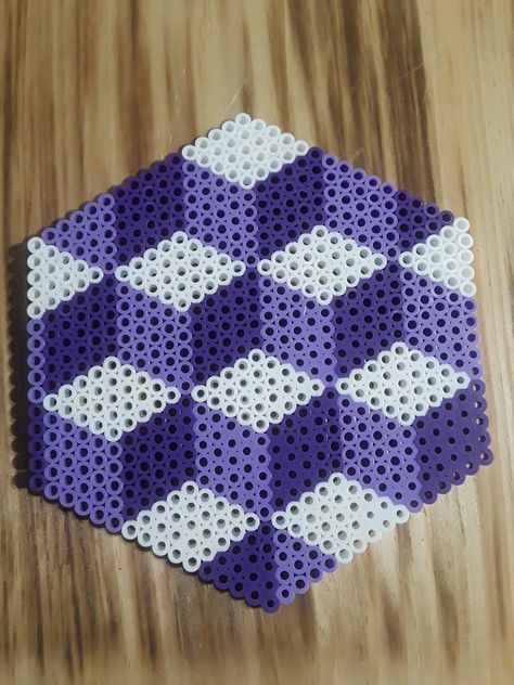 Optical Illusion Squares by Jennifer Perler Bead Optical Illusion, Optical Illusion Perler Bead Patterns, Square Drawing Ideas, Drawing Ideas Disney, Beads Craft Kids, Square Drawing, Hamma Beads Ideas, Easy Perler Bead Patterns, Melty Bead Patterns