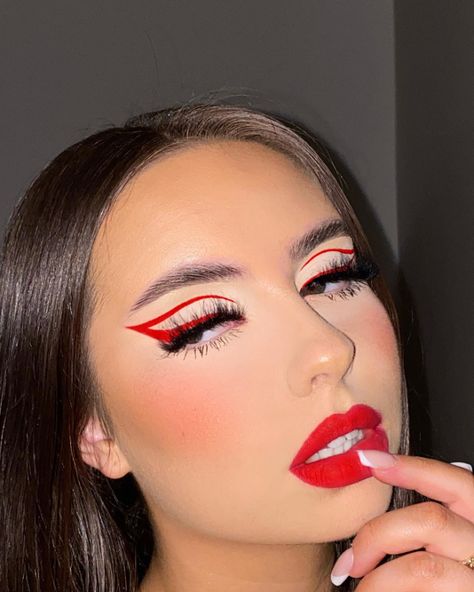 7 Reasons Why Red Lips Make You The Star Of The Night! - VIVA GLAM MAGAZINE™ Ruby Woo Lipstick, Brown Lashes, Xmas Makeup, Devil Makeup, Born This Way Concealer, Makeup Ojos, Red Eye Makeup, Ruby Woo, Rave Makeup