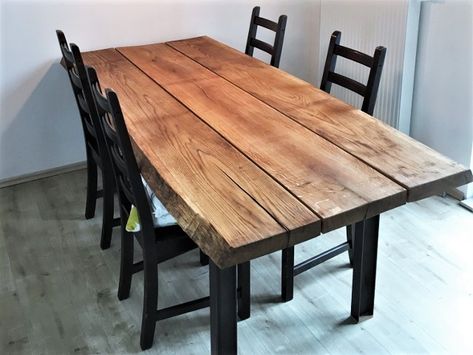 Eichentisch selber bauen | mit Baumkante | massiver Tisch Solid Oak Table, Rustic Restaurant, Oak Table, Household Furniture, Woodworking Furniture, Fireplace Decor, Rustic Dining Table, Wooden Tables, Wood Table