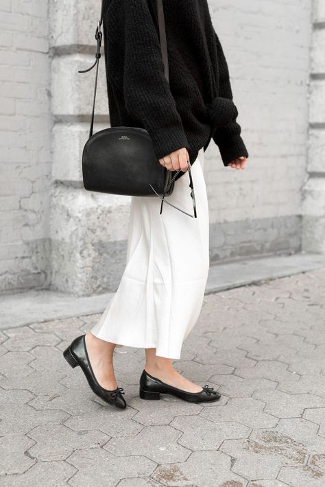 Apc Grace Bag Outfit, Apc Bag Outfit, Apc Grace Bag, Apc Bag, Bag Street Style, Manifesting 2024, Crossbody Bag Outfit, Closet Addition, Mango Shoes