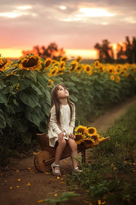 Sunflower Kids Photoshoot, Communion Pictures, Sunflower Mini Session, Carol King, Poetry Painting, Cowgirl Photoshoot, Colorful Art Paintings, Collection Of Flowers, Sunflower Pictures