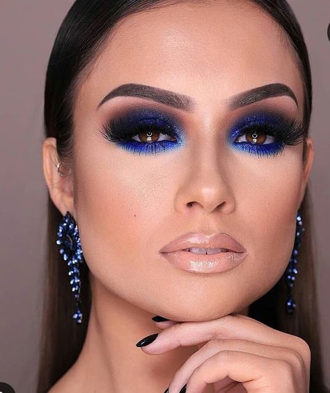 Eye Makeup Glitter, Black Smokey Eye Makeup, Make Up Designs, Black Eye Makeup, Smoked Eyes, Blue Smokey Eye, Black Smokey Eye, Black Smokey, Dramatic Eye Makeup