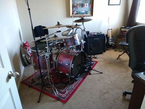 Drums In Living Room, Drum Studio Music Rooms, Small Music Room, Band Room Ideas, Sound Proofing A Room, Studio Music Room, Electric Drum Set, Drums Studio, Drywall Construction