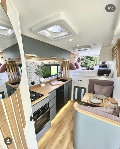 Rangement Caravaning, Astuces Camping-car, Motorhome Interior, Camper Interior Design, Tiny House Camper, Diy Campervan, Conversion Van, Kombi Home, Van Conversion Interior