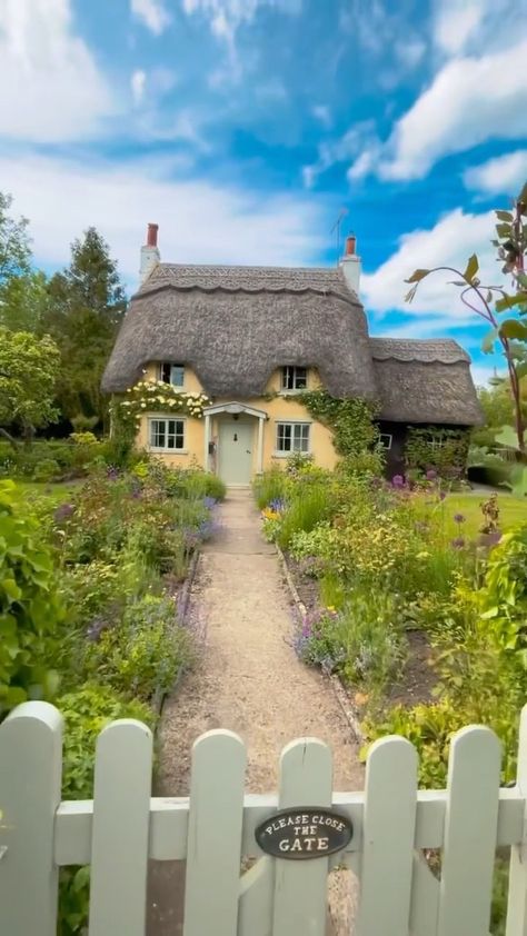 Thatched Cottages England, English Thatched Cottages, Thatched Cottage Floor Plans, Thatch Roof Cottage, Cottage Thatched Roof, Irish Cottage Exterior, Thatched Roof Cottage, Cottages England, Time Portal