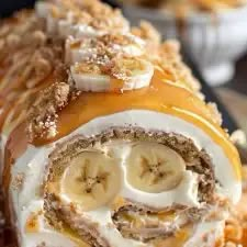 Banana Caramel Roll Cake, Cake Whipped Cream, Roll Cake Recipe, Banana Roll, Banana Caramel, Banana Dessert Recipes, Cake Rolls, Baking Items, Banana Dessert