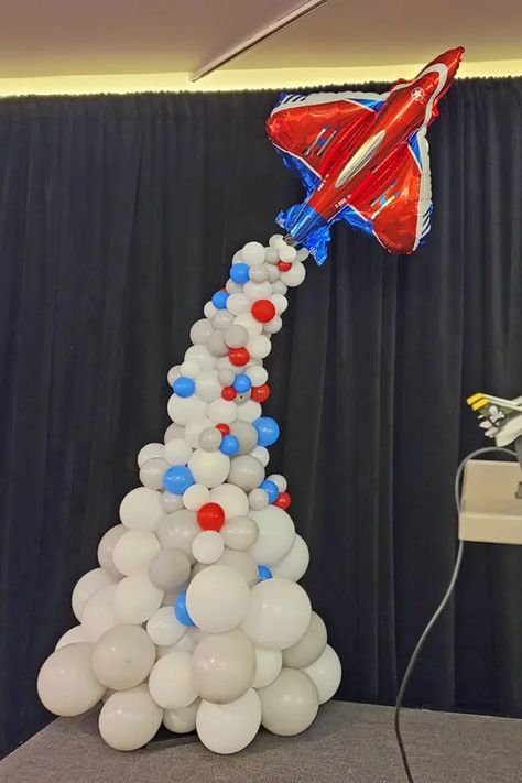 Space Themed Balloon Decor Space Theme Event Decor, Space Themed Balloons, Volunteer Appreciation Themes, Space Balloon Arch, Space Theme Decorations, Space Balloons, Appreciation Themes, Balloon Door, Space Decorations