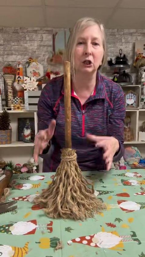 Halloween Broomstick Decorations Diy, Diy Witch's Broom, Fall Decor Primitive, Broom Halloween Decor, Primitive Gnomes Diy, Plunger Witches Broom Diy, Diy Mini Witch Broom, Whimsical Diy Crafts, Halloween Broom Diy