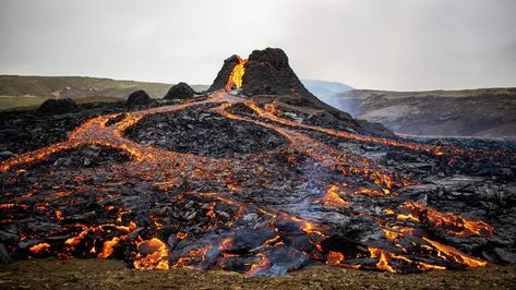 Coast Guard Helicopter, Erupting Volcano, Lava Flow, Active Volcano, Coastal Towns, Fire And Ice, Reykjavik, Travel News, Volcano