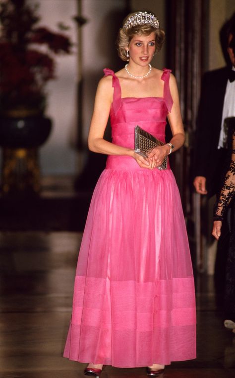 89 Best Royal Outfits of All Time. Princess Diana is Stunning! Princess Diana Dresses, Tour Of Italy, Royal Gowns, Princess Diana Fashion, Princess Diana Photos, Princess Diana Family, Princess Diana Pictures, Princess Caroline Of Monaco, Princes Diana