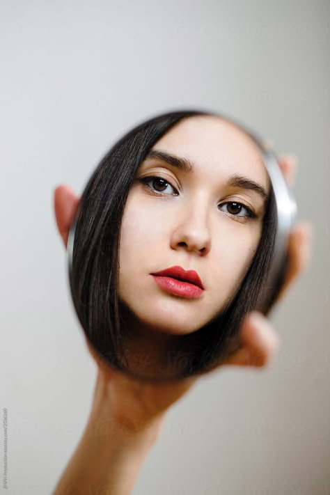 Surreal Portrait Photography, Mirror Portrait, Creative Self Portraits, Mirror Photography, Dark Portrait, Surreal Portrait, Portrait Photography Women, Self Portrait Photography, Brunette Woman