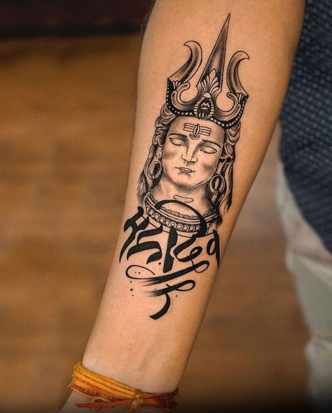 Think religious tattoos and Lord shivji tattoo is perhaps the first thing that clicks. What else could rival his personality! Mahadev tattoos have taken over in the religious tattoo genre. It's been years since this trend has continued and 2022 is no different. Surprisingly, Lord Shiva's tattoo style is not limit to just men. Similarly Women also find them quite attractive and get their own versions of Shiva Tattoo. Tattoo Designs On Forearm, Tattoo Designs On Arm, About Lord Shiva, About Shiva, Lord Shiva Tattoo, Trident Tattoo, Om Tattoo Design, Forearm Band Tattoos, Shiva Tattoo Design