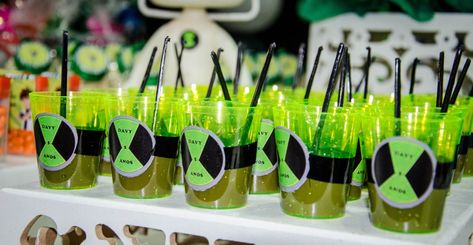 Lindas ideias para uma festa com o Tema Ben 10! Com kit digital completo e gratuito para você imprimir! Ben 10 Birthday Party, Ben 10 Party, Ben 10 Birthday, Alien Party, 10 Birthday, Cupcake Toppers Printable, 10th Birthday Parties, Superhero Birthday Party, Skylanders