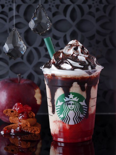 Starbucks Halloween Drinks, Dark Chocolate Sauce, Witch Princess, Starbucks Coffee Cups, Apple Compote, Scary Food, Starbucks Japan, Starbucks Secret Menu Drinks, Chocolate Apples