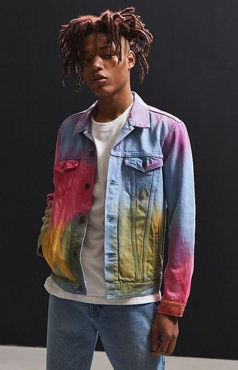 7 Ways to Try Out the Tie-Dye Trend | Spoonflower Blog Tie Dye Jackets, Dye Denim, Mens Clothing Brands, Denim Art, Tie Dye Fashion, Painted Jacket, Artsy Outfit, Tie Dye Jeans, Tie Dye Denim