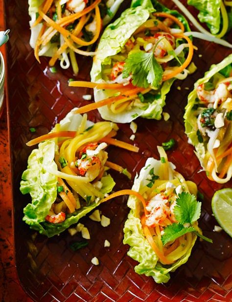 Asian crayfish lettuce cups Crayfish Salad, Healthy Picnic, Lower Carb Meals, Lettuce Cups, Eat Pretty, Shellfish Recipes, Easy Summer Meals, Summer Eating, Low Carbs