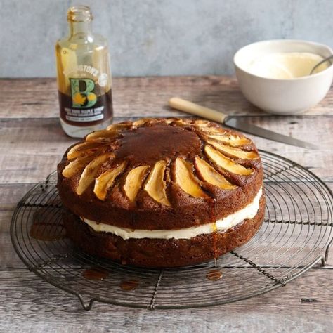 Apple Toffee Cake, Apple Layer Cake, Sticky Cake, Toffee Cake, Apple Cake Recipe, Caramelised Apples, Plain Cake, Layer Cake Recipes, Toffee Apple