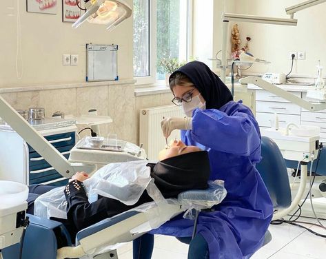 dr yasmin kolahan Yasmin Kolahan, Dental Assistant School, Dental Uniforms, Future Dentist, Esthetic Dentistry, Dental Photos, Dental Doctor, Female Dentist, Holistic Dentistry