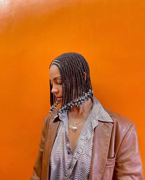 Bob Box Braids With Beads, Bob Braids With Beads, Short Knotless Braids With Beads, Short Knotless Braids, Blond Pony, Braid Bob, Short Knotless, Knotless Braids With Beads, Blonde Pony