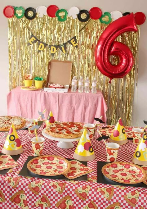 It's-a Perfect Pizza Party! | CatchMyParty.com Pizza Hut Birthday Party, Diy Home Birthday Party Decor, Pizza Birthday Decorations, Pizza And Cupcake Birthday Party, Pizza Party Backdrop, One Year Old Pizza Themed Party, Diy Pizza Party Decorations, Pizza Party Decorations Ideas, Toddler Pizza Party