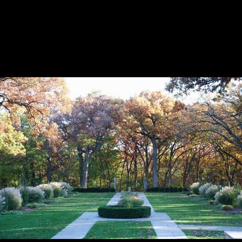 Perfect outdoor fall wedding location.  Salisbury House and Garden DesMoines Iowa. Hotel Wedding Venues, Outdoor Fall Wedding, House And Garden, Wedding Inside, Des Moines Iowa, Unique Hotels, Wedding Location, Outdoor Wedding Venues, House Garden