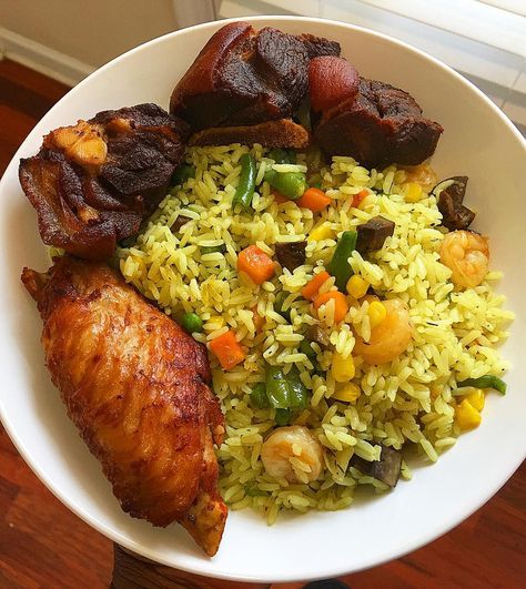 Ghana Fried Rice, Nigeria Fried Rice, Nigerian Fried Rice Recipe, Nigerian Restaurant, Rice With Meat, Rice Platter, Naija Food, Nigerian Fried Rice, Flavorful Rice