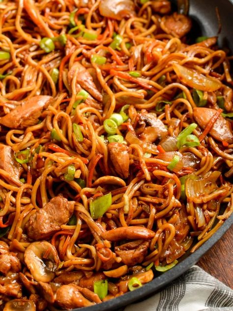 Chicken And Noodle Recipes, Slimmingworld Recipes, Tasty Noodles Recipe, Chicken With Mushrooms, Sw Meals, Wok Recipes, Noodles Chicken, Fakeaway Recipes, Noodle Recipes Easy